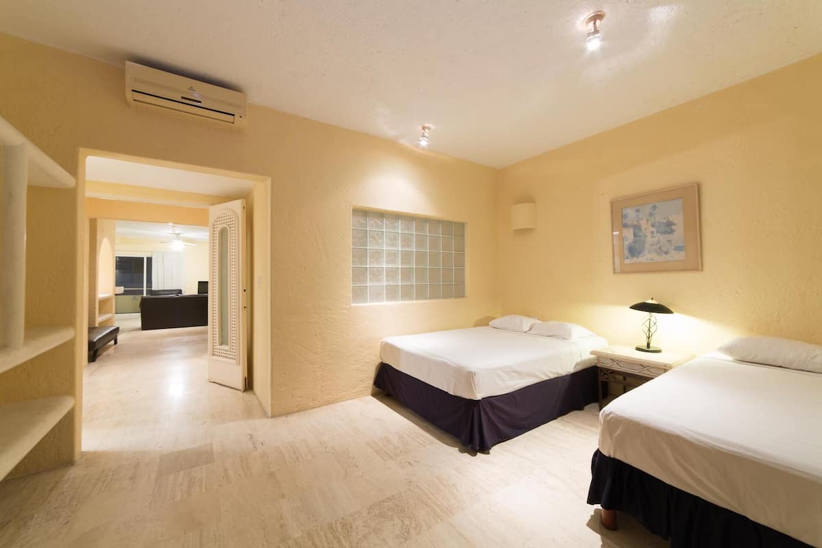 In-room safe, free WiFi, bed sheets