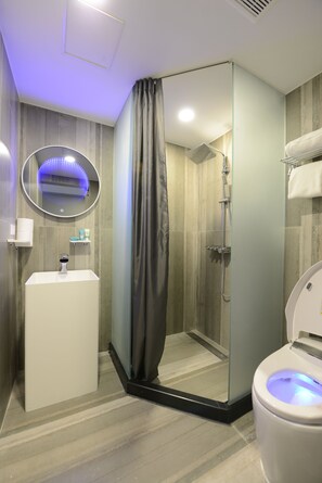 Shower, rainfall showerhead, free toiletries, hair dryer - Wyndham Garden Guam (Tamuning)