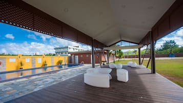 Outdoor pool, sun loungers