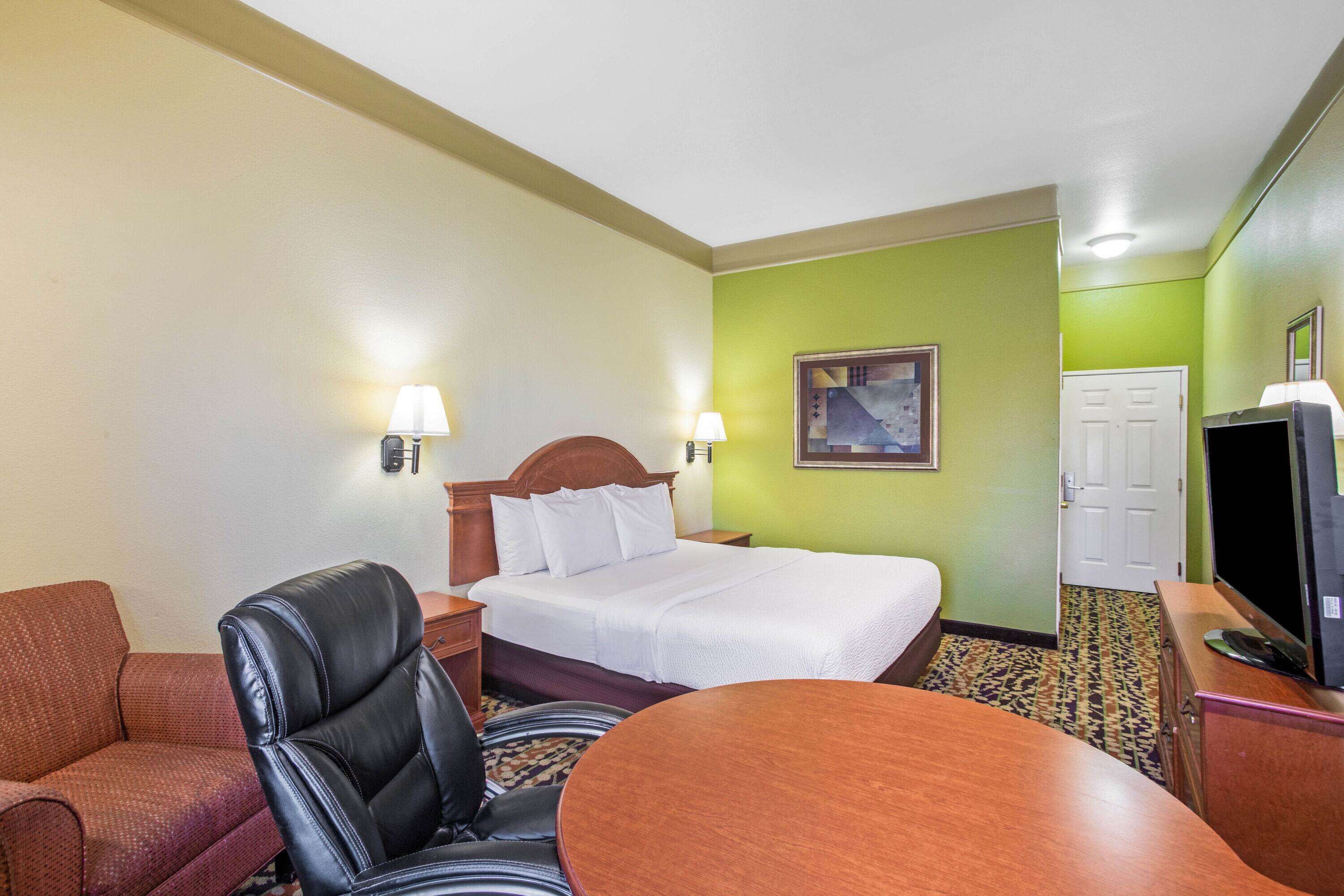 La Quinta Inn & Suites by Wyndham Belton Temple South, Belton Reviews & Hotel Deals Book at
