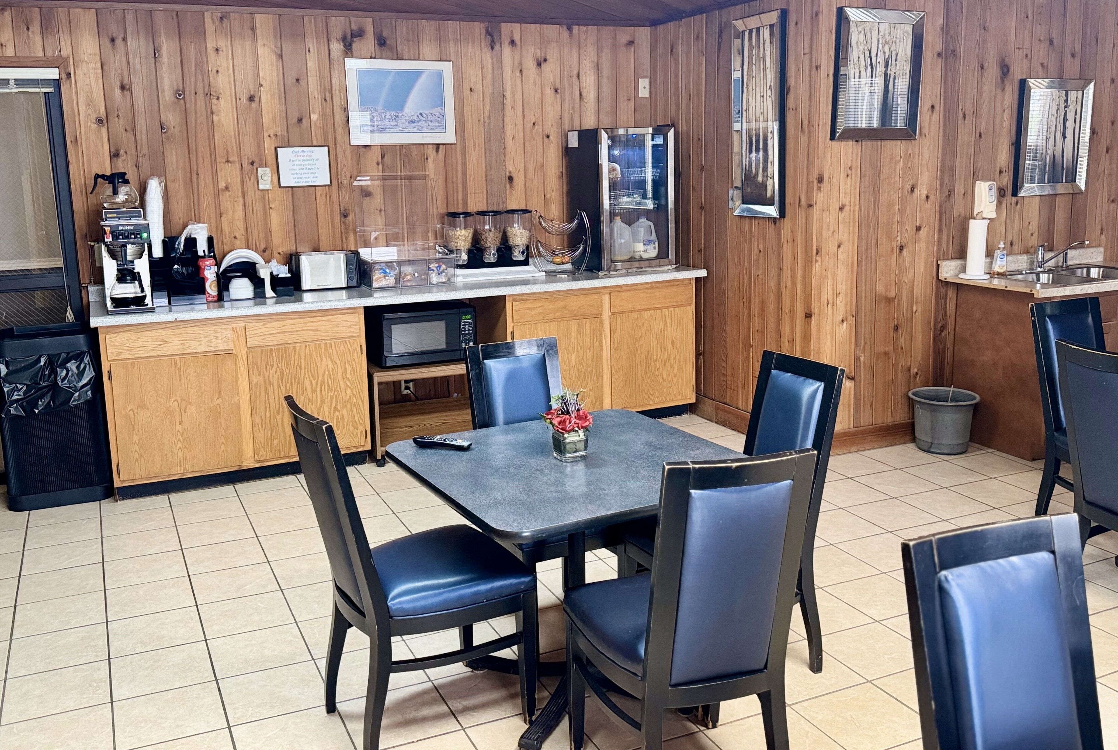 Free daily continental breakfast