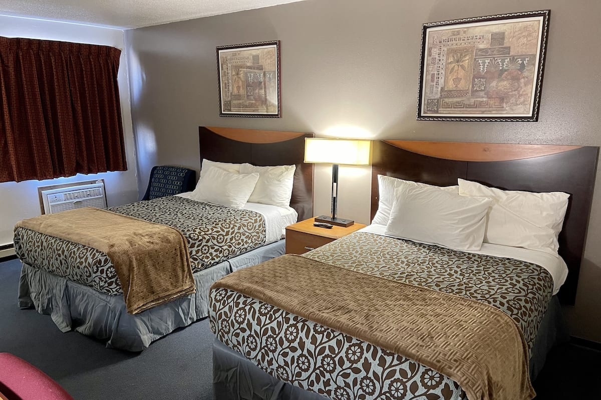 Double Room, Non Smoking | Iron/ironing board, rollaway beds, free WiFi