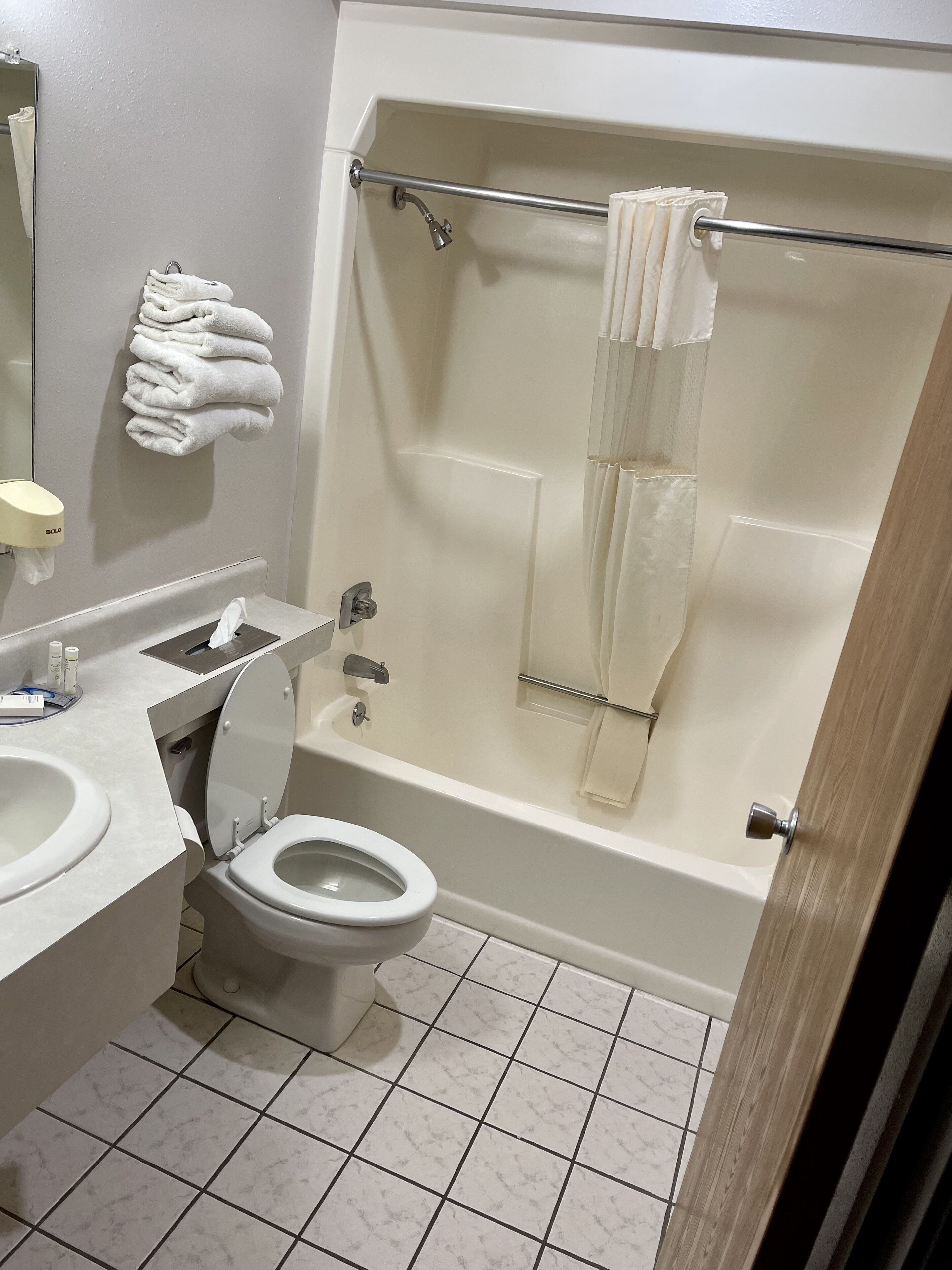 Camera, non fumatori | Bagno | Combinazione doccia/vasca, set di cortesia gratuito, asciugacapelli