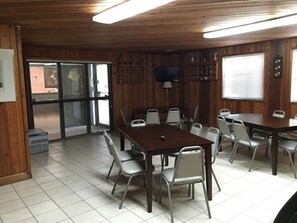 Tägliches inbegriffenes kontinentales Frühstück