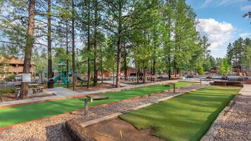 Mini-golf