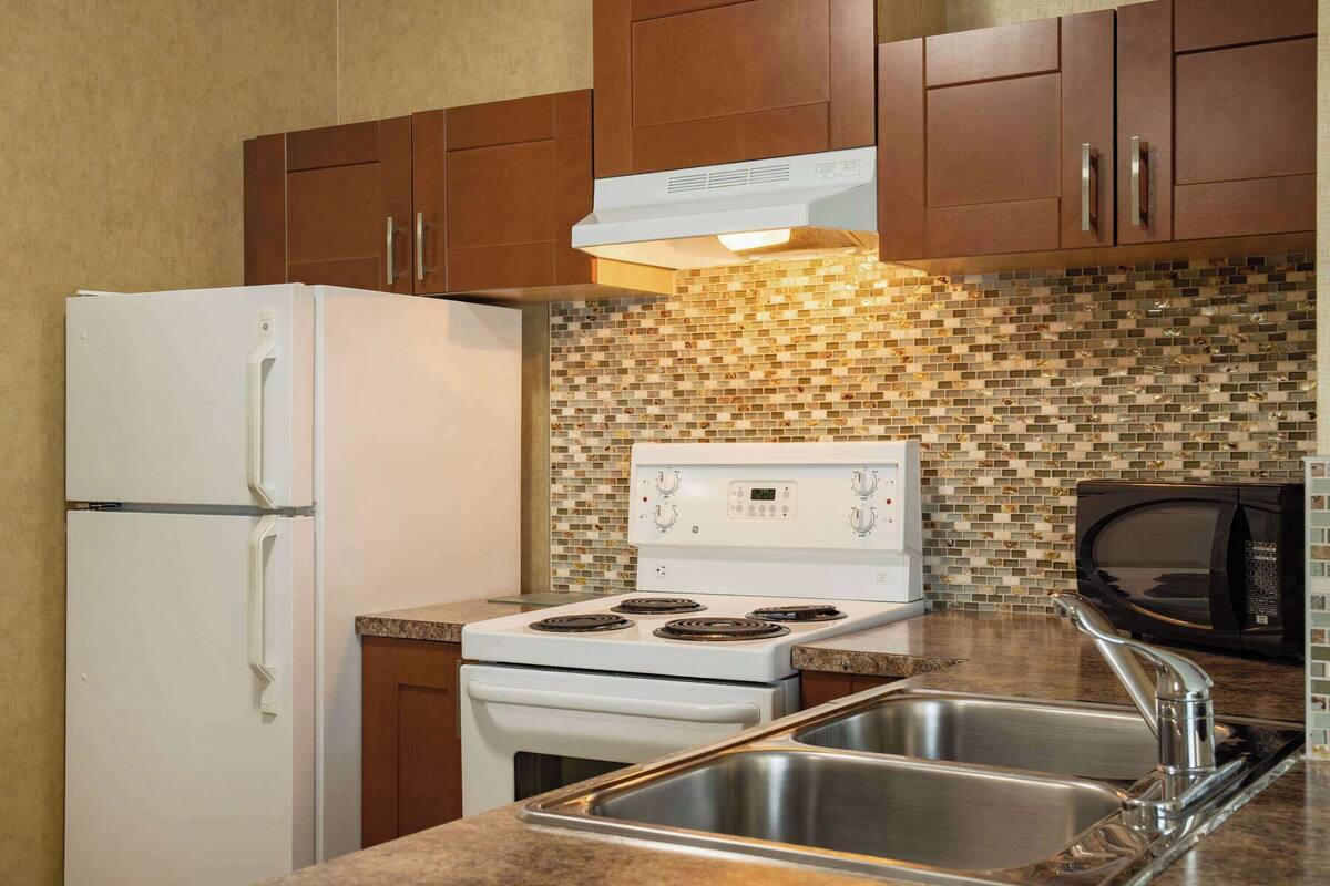 deluxe suite, 1 king bed with sofa bed, non smoking, kitchen | private kitchen | microwave, coffee/tea maker