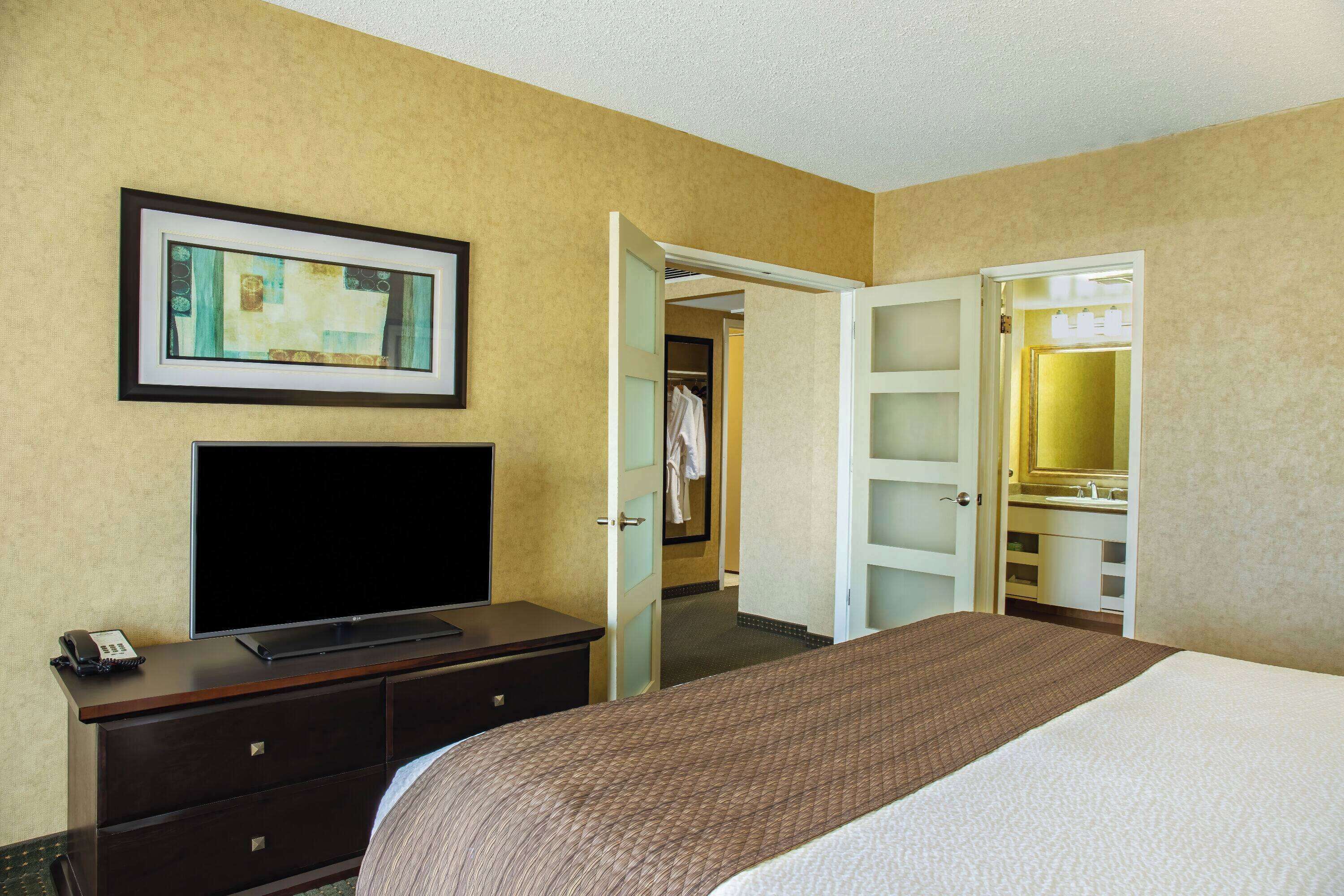 Deluxe Suite, 1 King Bed with Sofa bed, Non Smoking, Kitchen