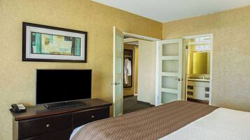Deluxe Suite, 1 King Bed with Sofa bed, Non Smoking, Kitchen