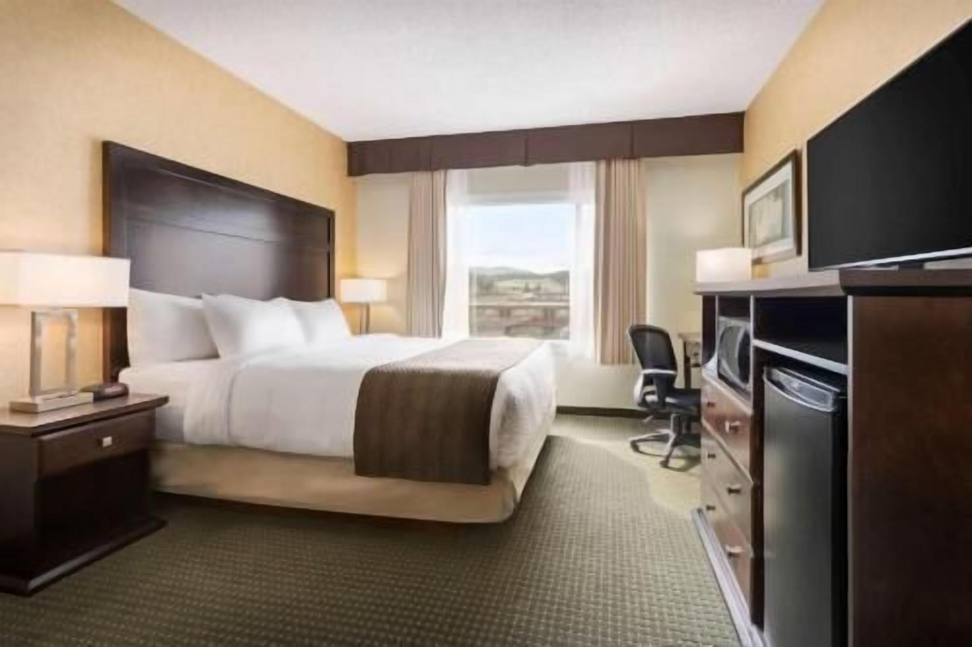 Desk, iron/ironing board, free cots/infant beds, rollaway beds