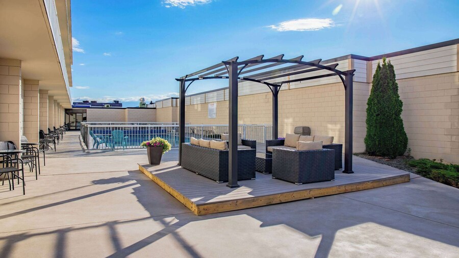 Days Inn & Conference Centre by Wyndham Cranbrook