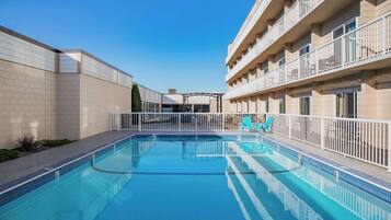 Piscina externa sazonal