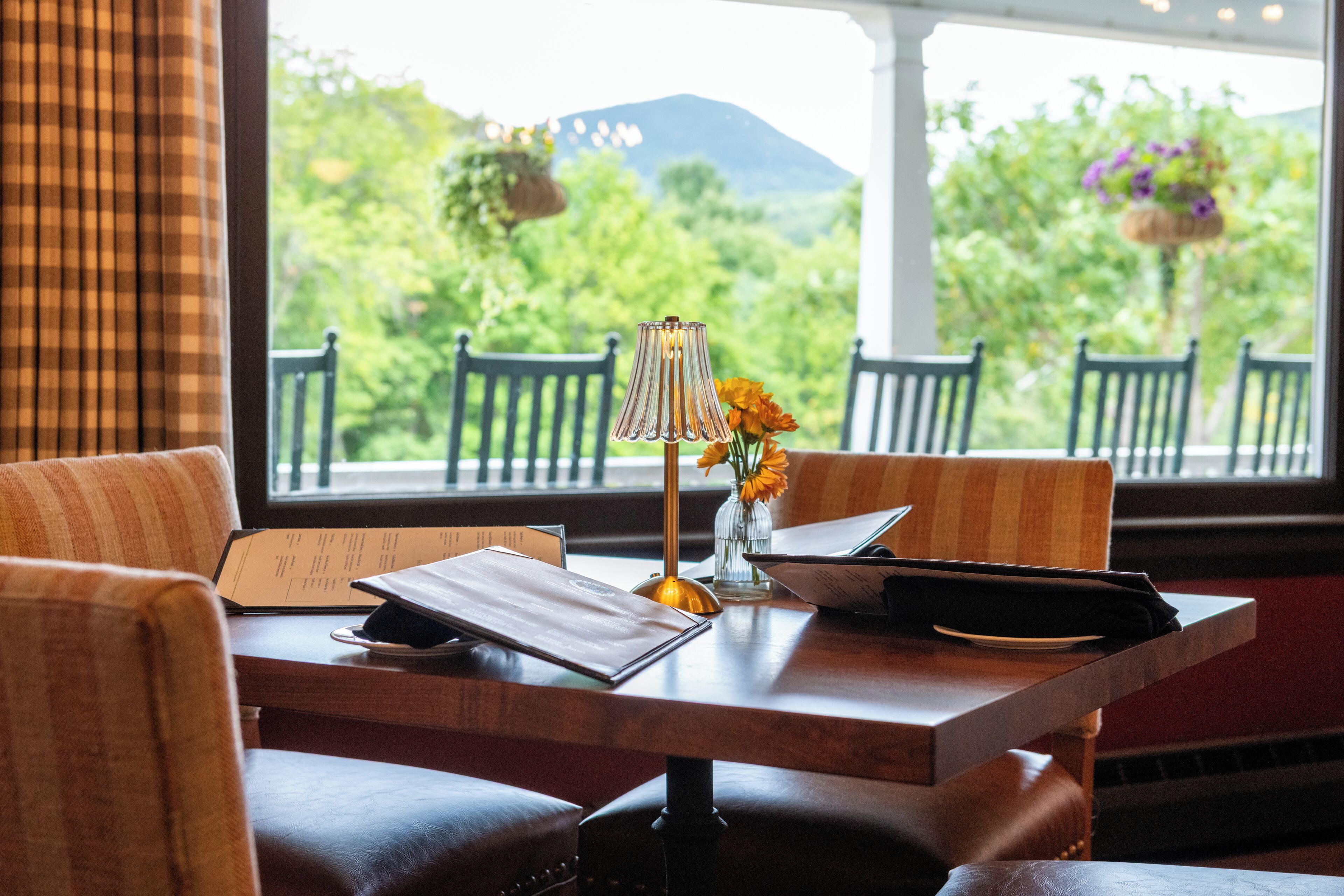 Breakfast served, American cuisine