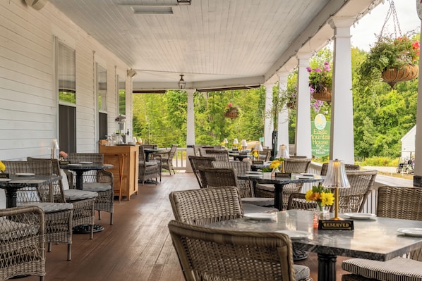 供應早餐,美國料理