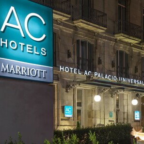 Front of property - evening/night - AC Hotel Palacio Universal by Marriott (Vigo)