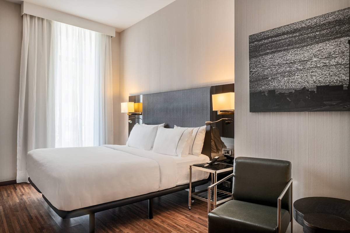 Superior Room, 1 King Bed, Non Smoking