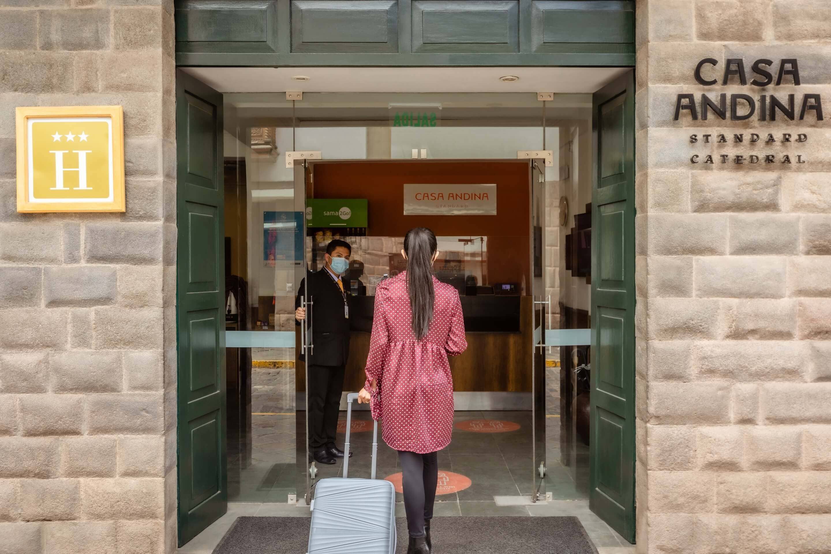 Vista frontal de la propiedad