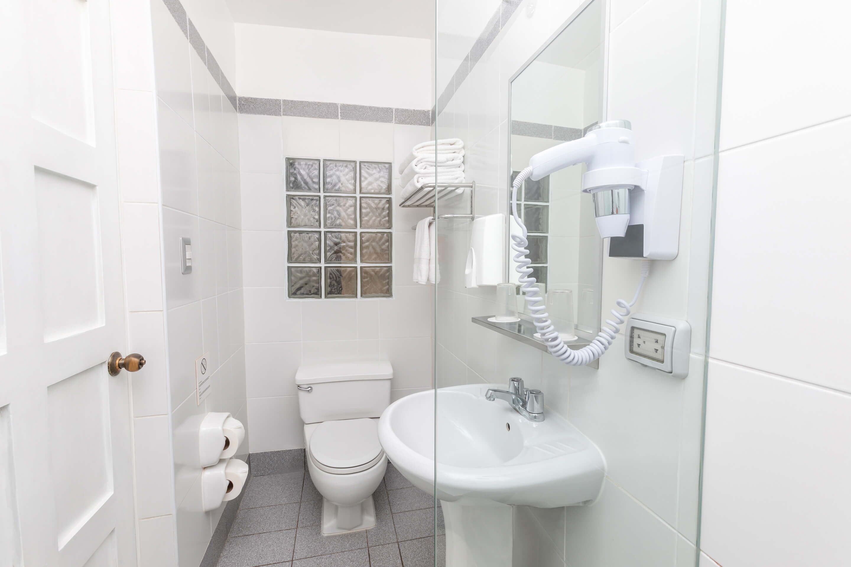 traditional triple room | bathroom | shower, designer toiletries, hair dryer, towels