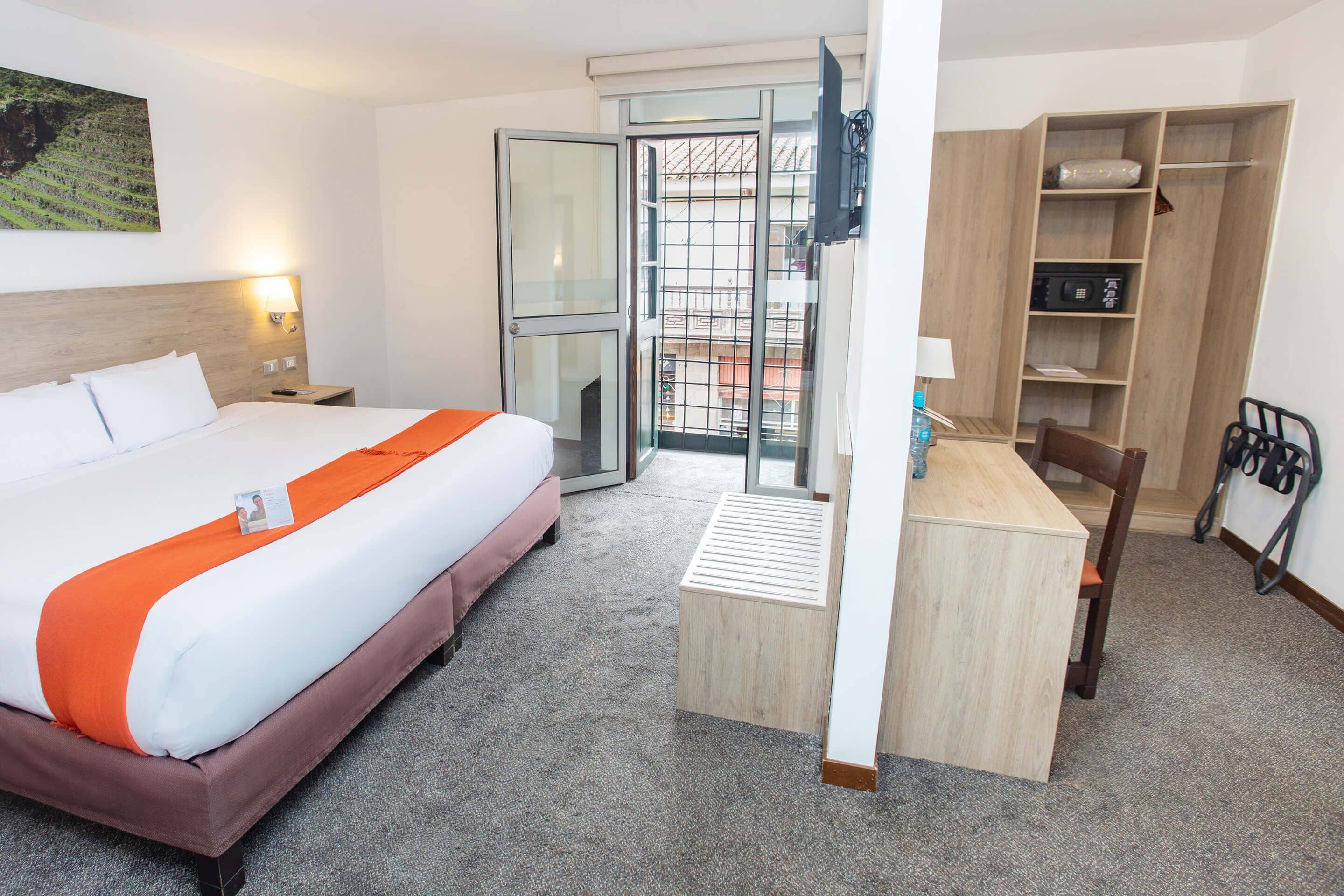 traditional room, 1 queen bed | 1 bedroom, down duvets, in-room safe, desk