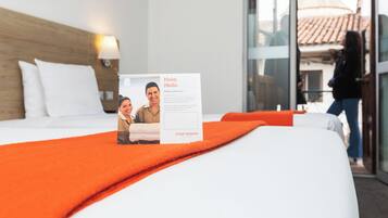 Traditional Room, 2 Twin Beds, City View | Down comforters, in-room safe, desk, free cribs/infant beds