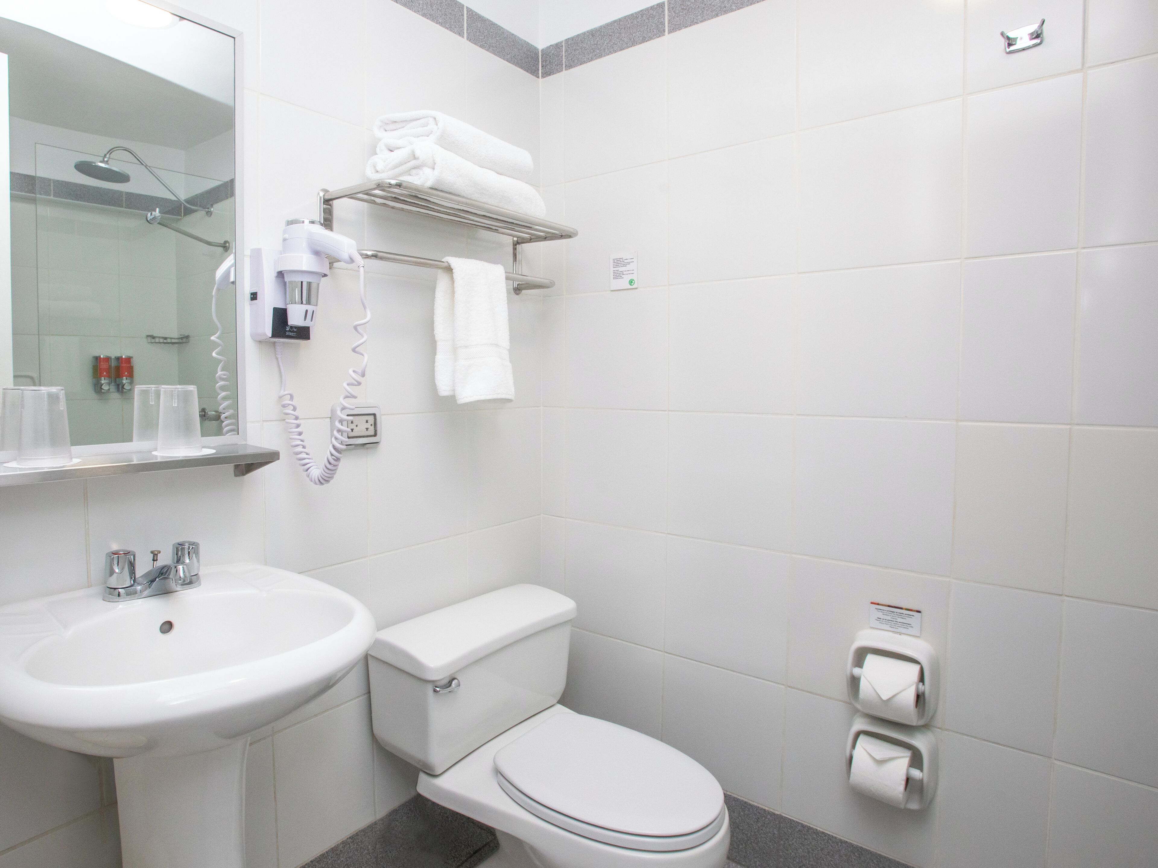 traditional room, 2 single beds | bathroom | shower, designer toiletries, hair dryer, towels