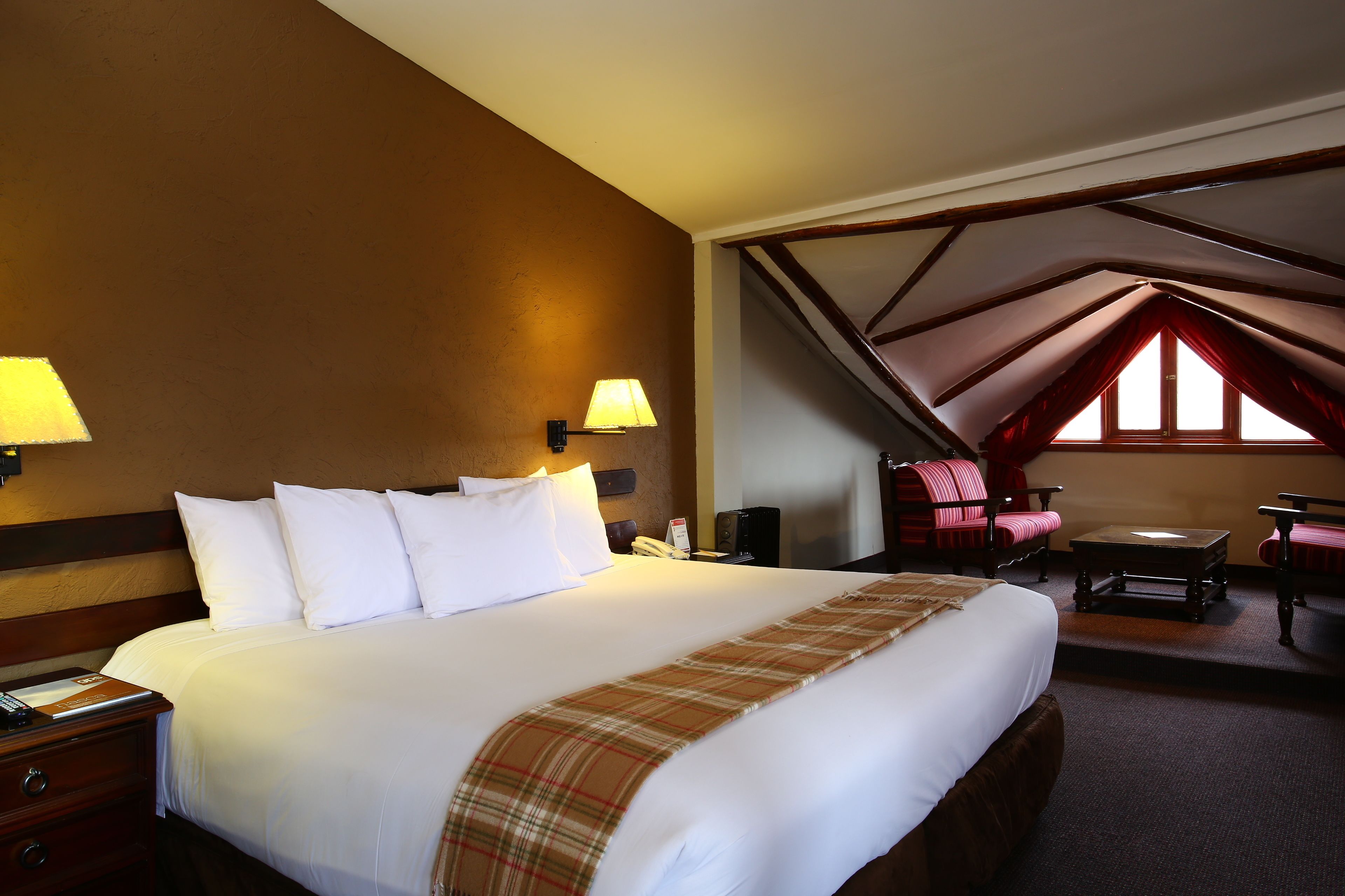 suite, 1 king bed | 1 bedroom, in-room safe, desk, soundproofing