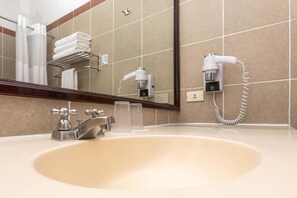 Ducha, artículos de tocador gratuitos, secador de pelo, toallas
