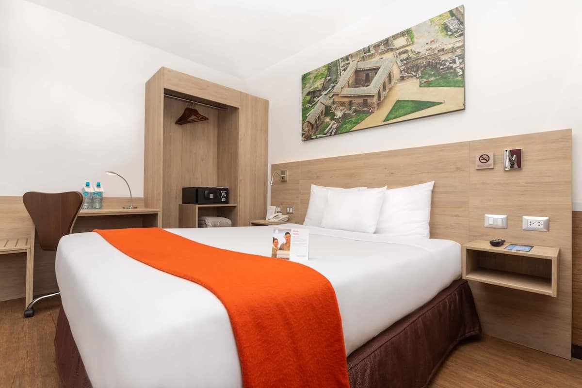 1 bedroom, in-room safe, desk, soundproofing