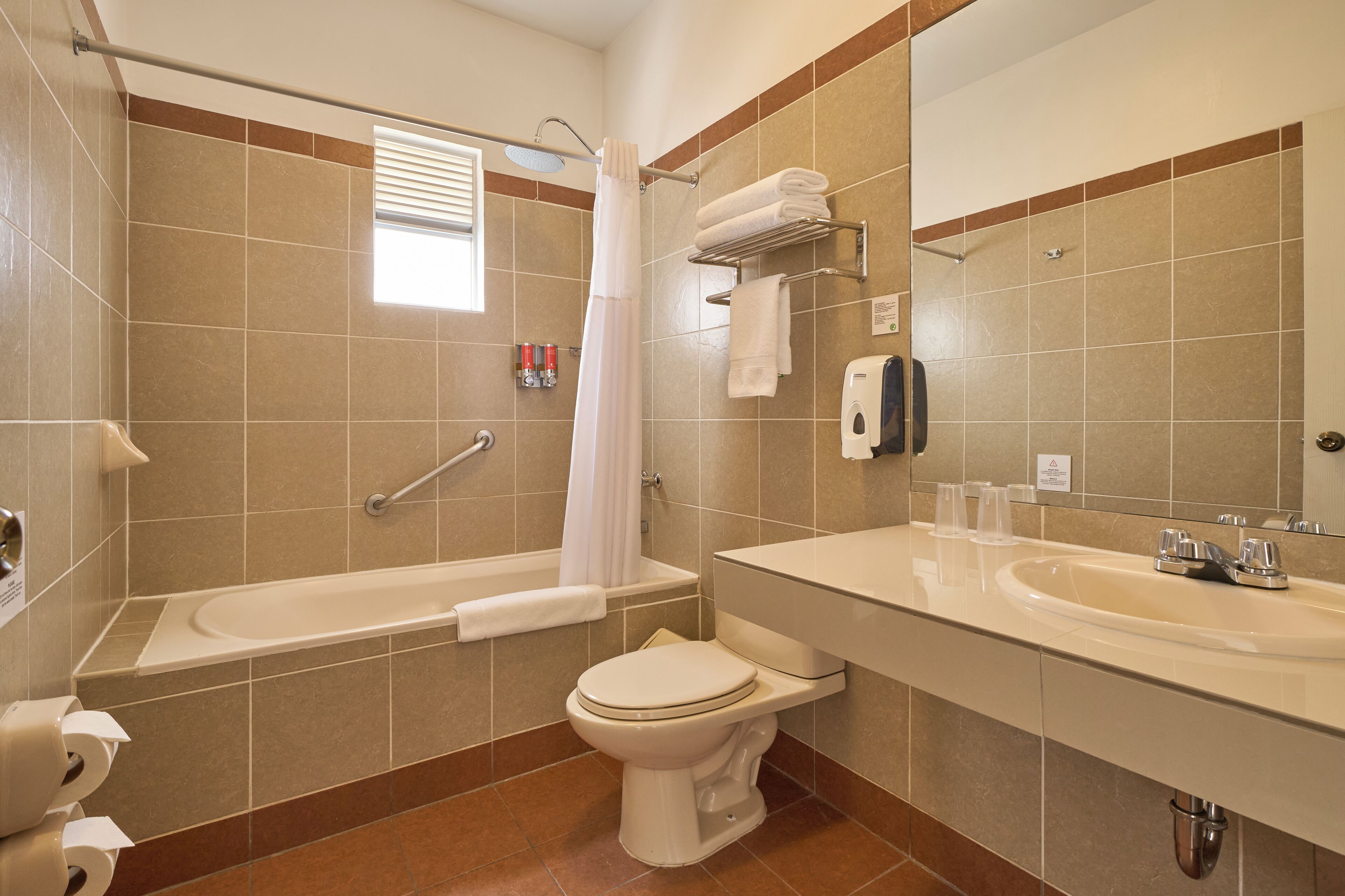 superior room, 1 queen bed, courtyard view | bathroom | shower, free toiletries, hair dryer, towels