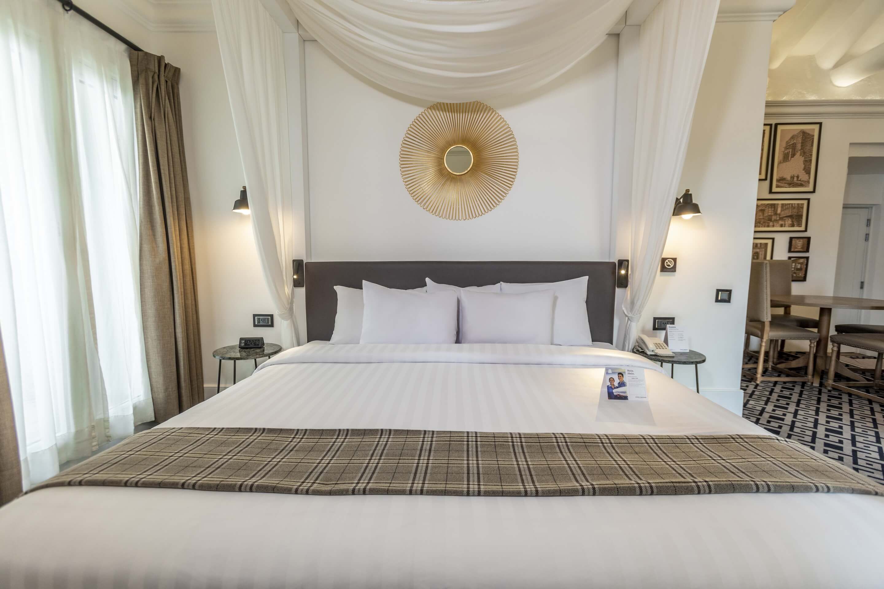 Suite Matrimonial Colonial | Minibar, caja fuerte, escritorio y sistema de insonorización