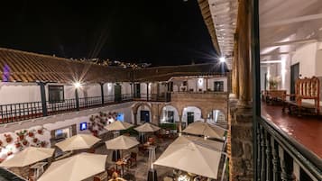 Breakfast, lunch and dinner served