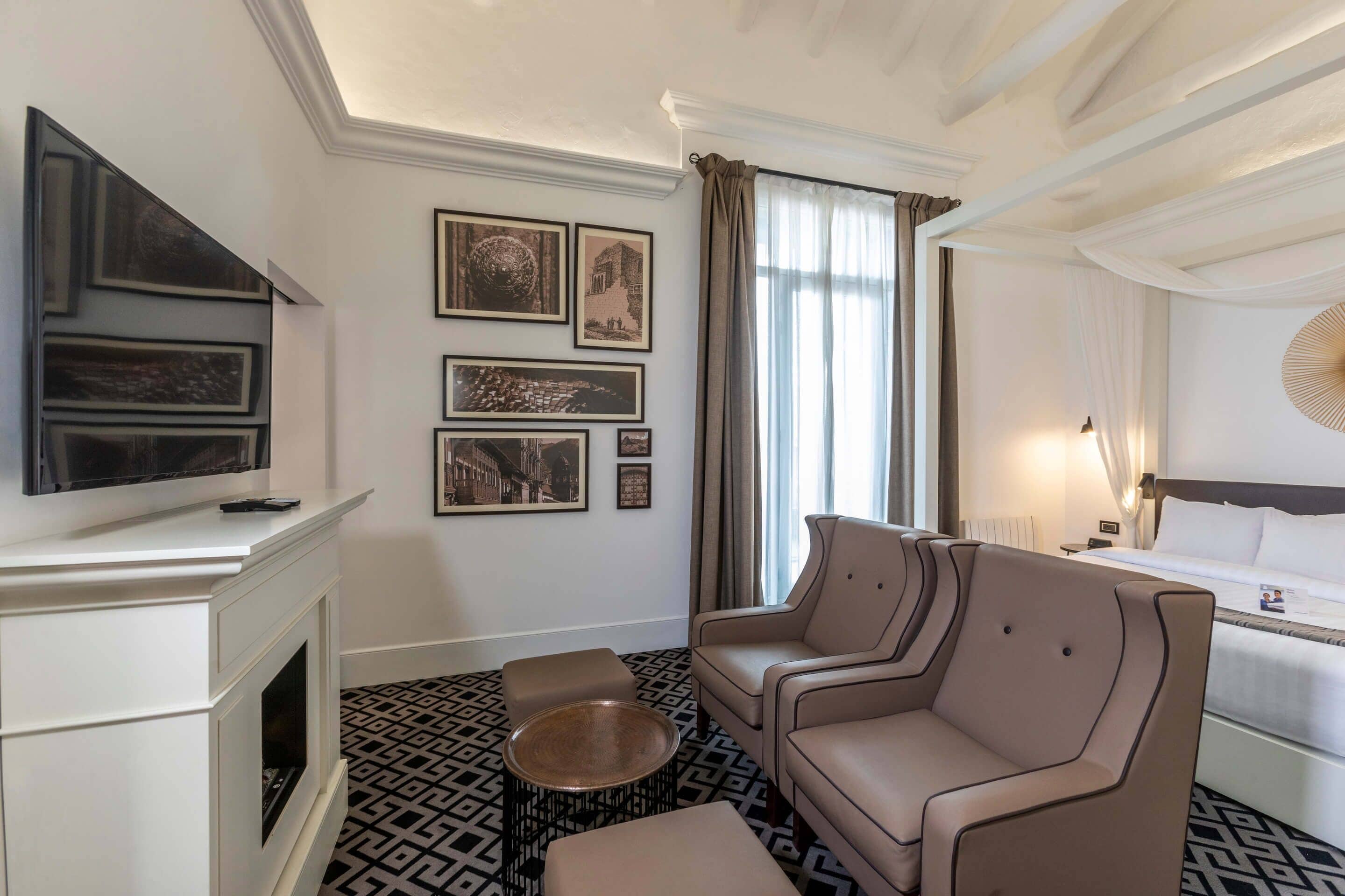 deluxe suite, 1 king bed | 1 bedroom, minibar, in-room safe, desk