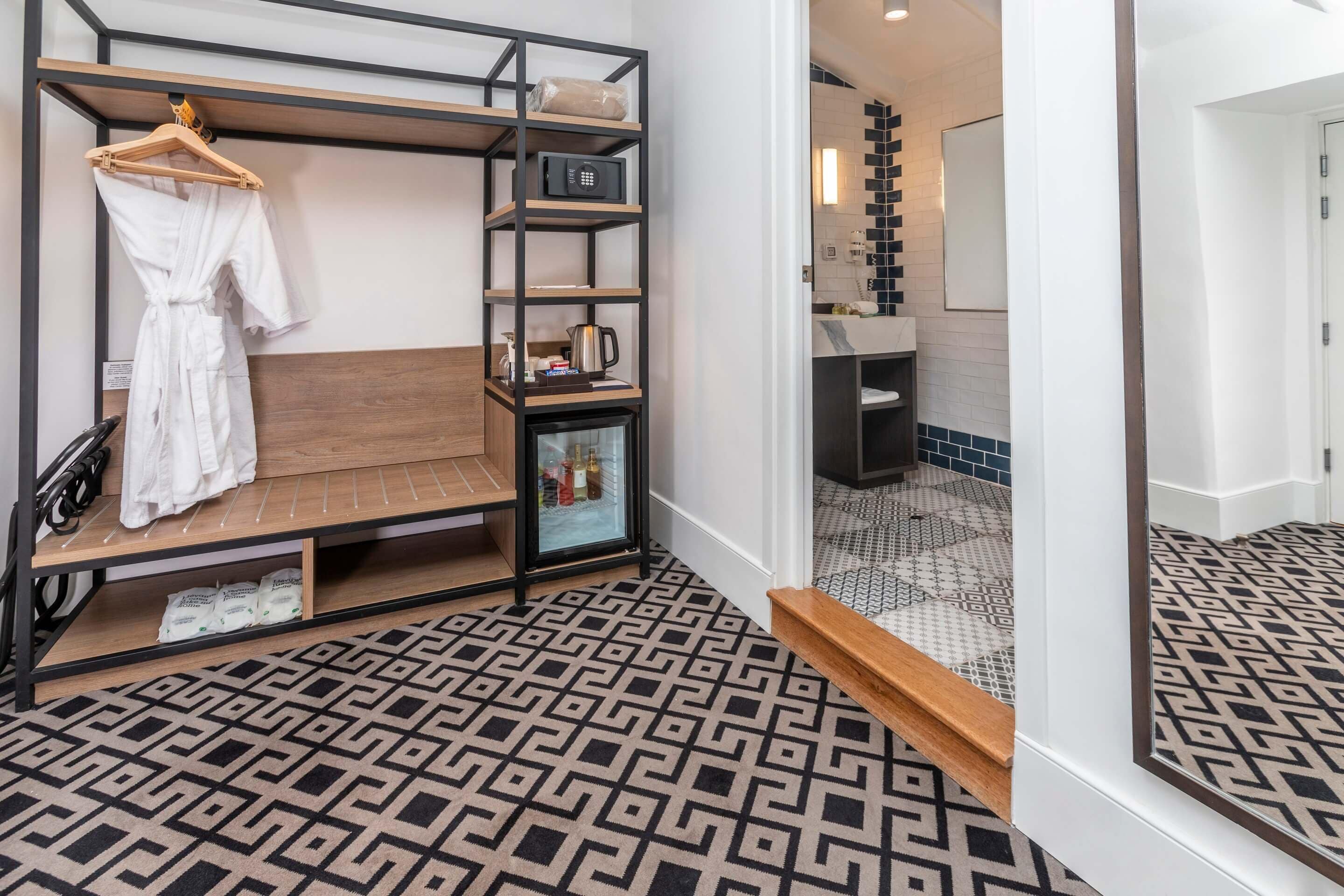 superior triple room | 1 bedroom, minibar, in-room safe, desk