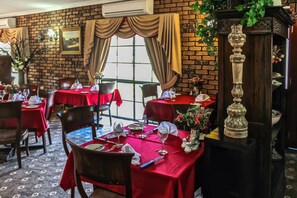Bar (on property) - Overlander Homestead Motel (Roma)