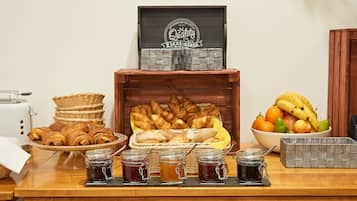 Daily continental breakfast (CHF 16 per person)