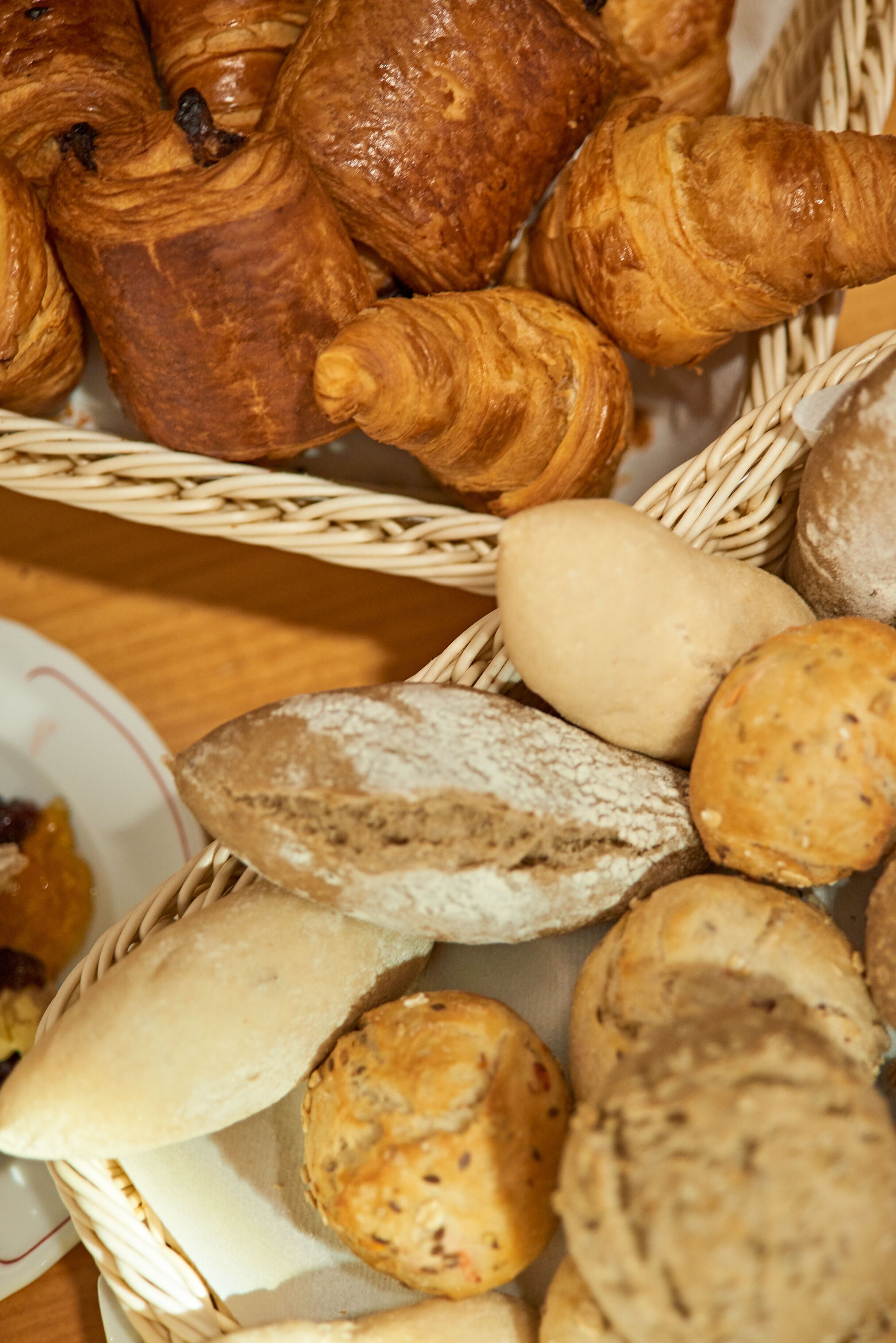 daily continental breakfast (chf 18 per person)