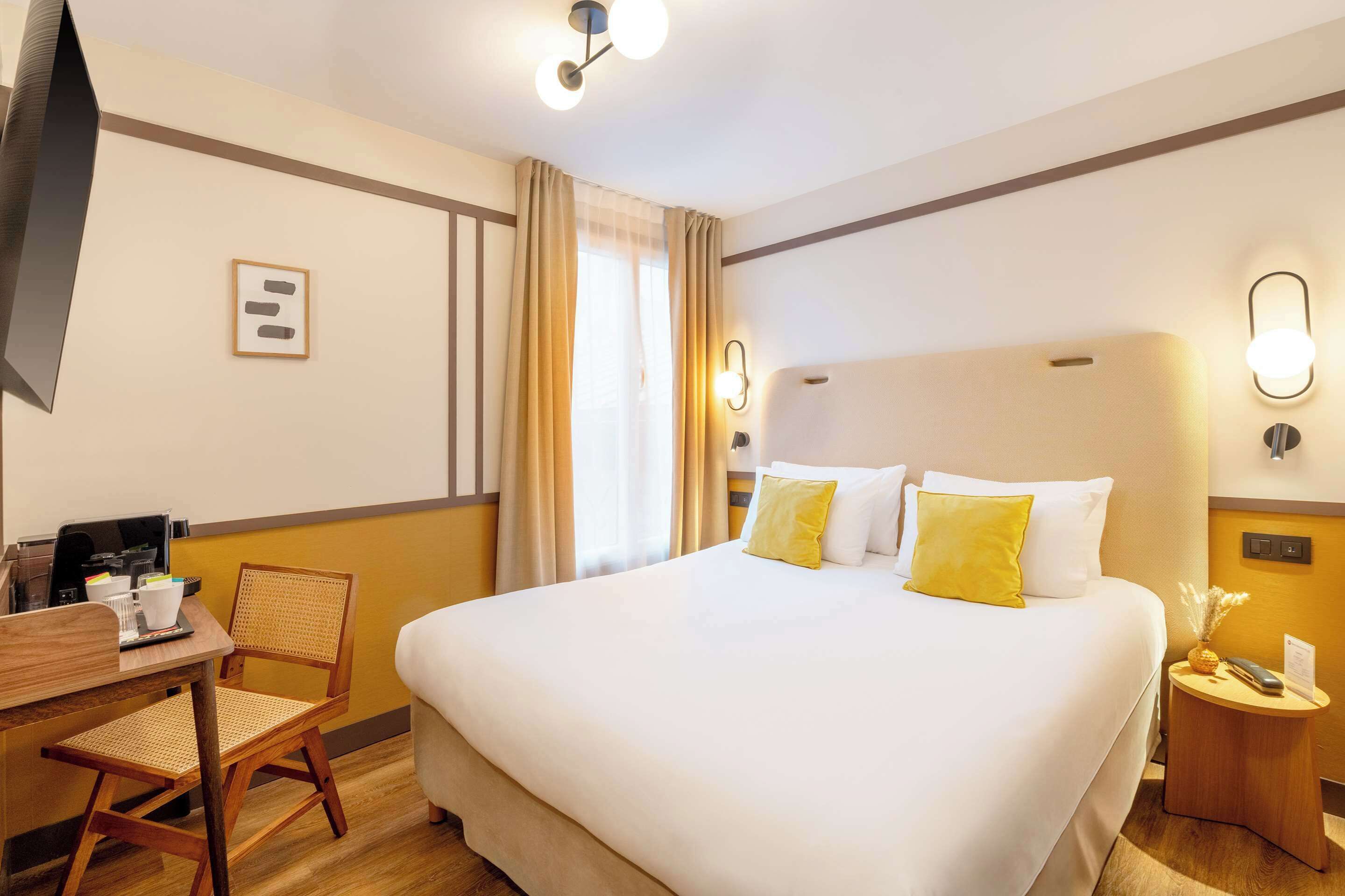 小型套房, 1 张大床, 无烟房 (with Sofabed) | 特色家居、办公桌、遮光窗帘、隔音