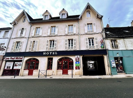 Front of property. Best Western Plus Au Grand Saint Jean