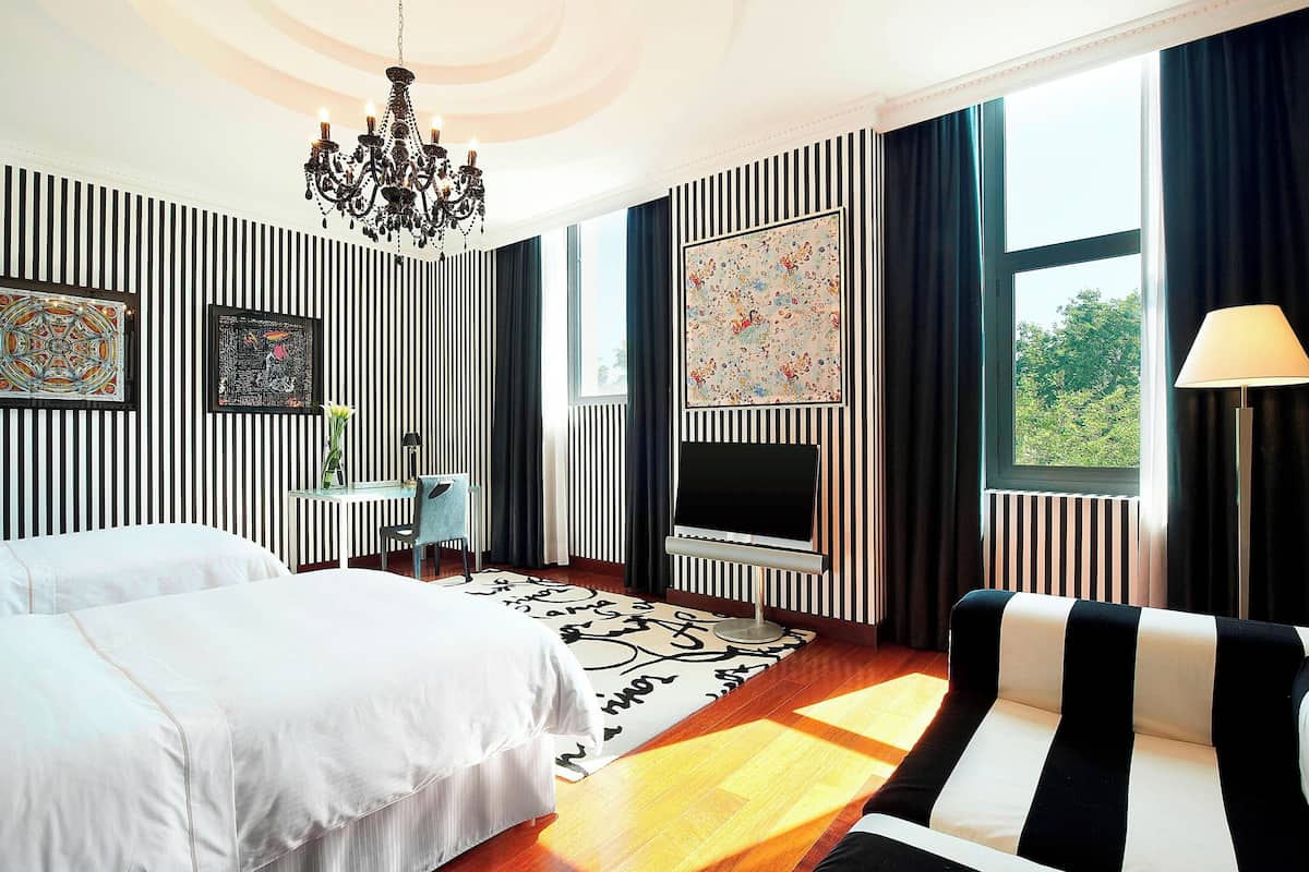 presidential suite, 1 bedroom, hot tub | 1 bedroom, premium bedding, minibar, in-room safe