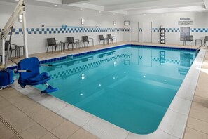 Indoor pool - Courtyard by Marriott Winchester (Winchester)
