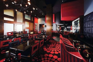 Serves lunch and dinner - Hilton Promenade at Branson Landing (Branson)