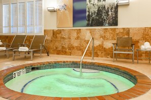 Banyera d'hidromassatge coberta