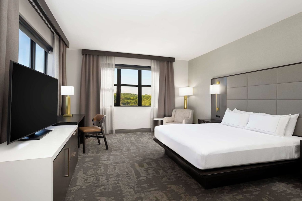 Premium bedding, pillow-top beds, in-room safe, blackout curtains
