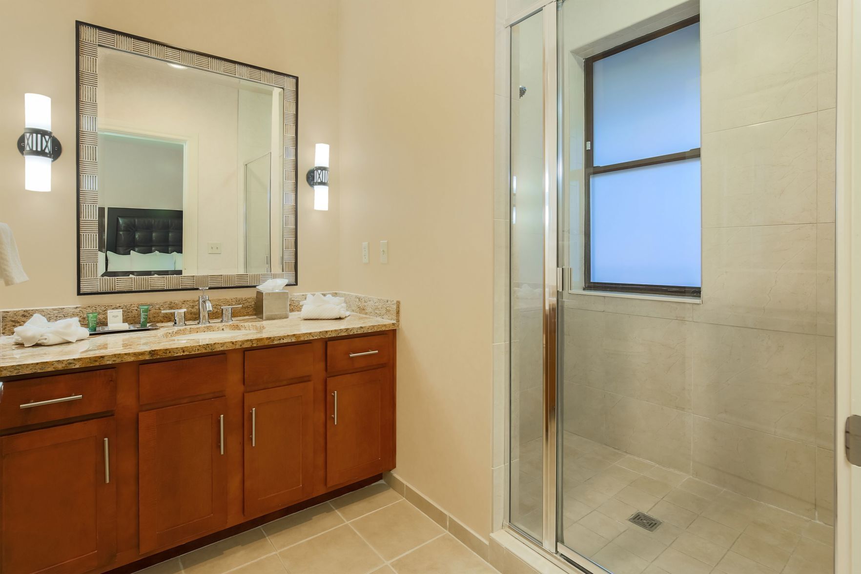 Bathroom | Separate tub and shower, free toiletries, hair dryer, towels
