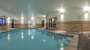 Una piscina cubierta