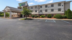A Holiday Inn Express hotel with a covered entrance, parking lot, and landscaped areas. - Holiday Inn Express Hotel & Suites Rolla - U of Missouri S&T by IHG (Rolla)