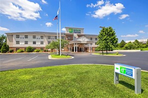 A Holiday Inn Express hotel with a central entrance, parking lot, and flagpole. - Holiday Inn Express Hotel & Suites Rolla - U of Missouri S&T by IHG (Rolla)