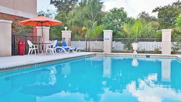 Outdoor pool, pool loungers