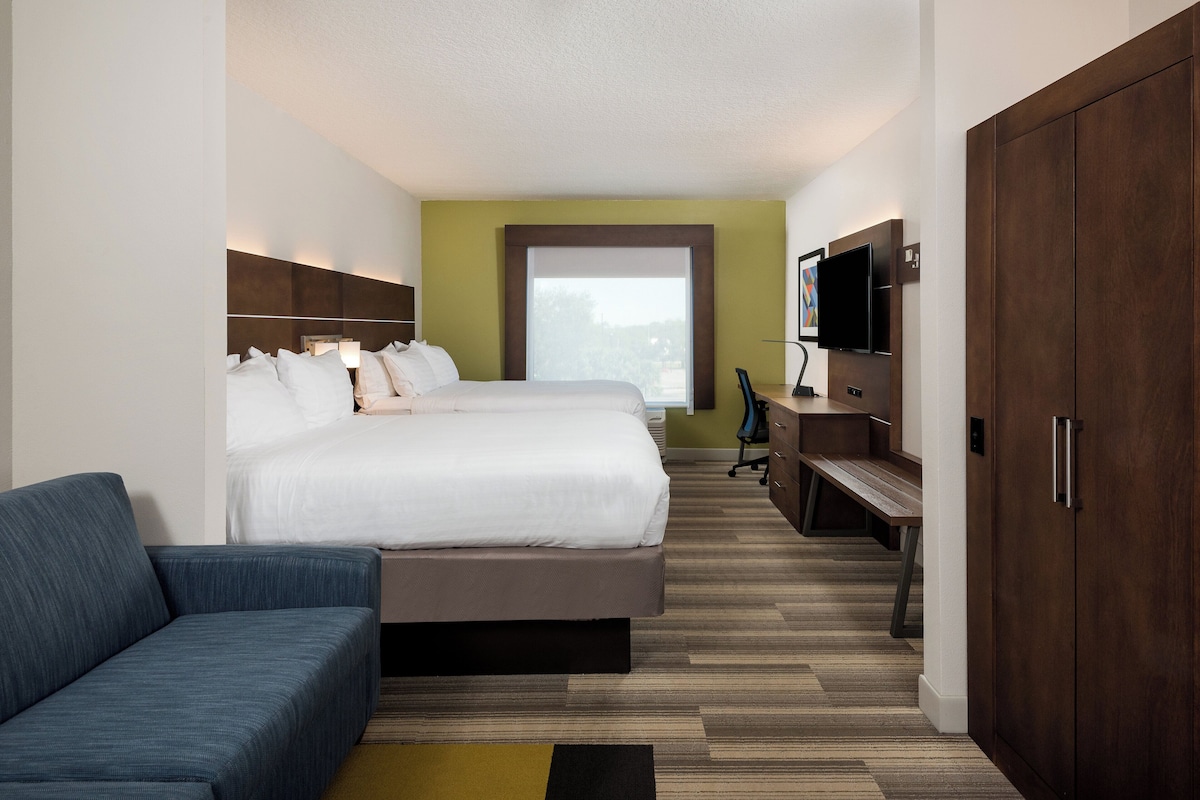 In-room safe, desk, laptop workspace, blackout drapes