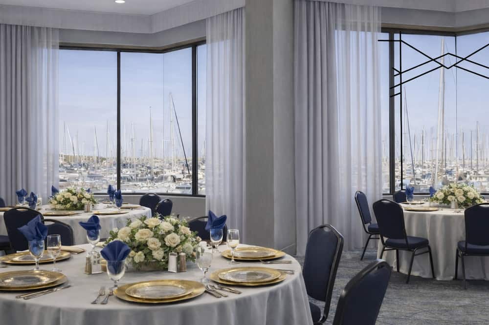 Holiday Inn Express Hotel & Suites Ventura by IHG