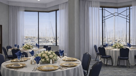 Meeting facility. Holiday Inn Express Hotel & Suites Ventura by IHG